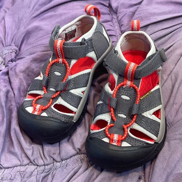 Keen Other - Keen washable Velcro sandals NWOT